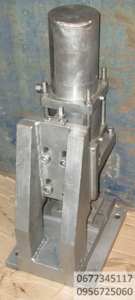 пресс настольный пневматический ,  предназначен для операций холодной штамповки: вырубки, пробивки, гибки, неглубокой вытяжки , опрессовки  зажимов , скоб и наконечников на проводах  , таблетпресс  , таблетирование , габаритный размер -3420х280х550 вес 130кг